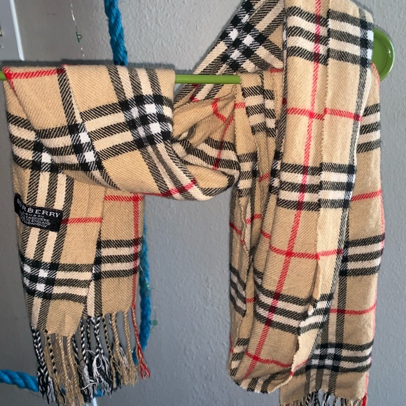 Burberry cashmere classic scarf - Picture 5 of 8